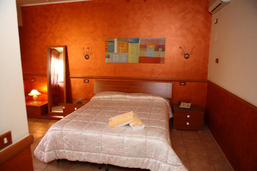 Meridiano Hotel Nápoles Habitación foto